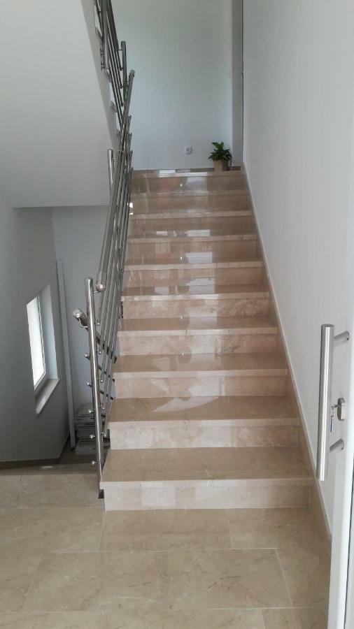 Apartmani Ticinovic أوميس المظهر الخارجي الصورة