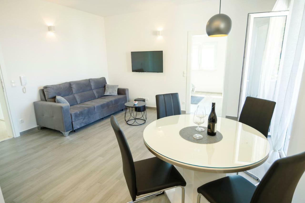 Apartmani Ticinovic أوميس المظهر الخارجي الصورة